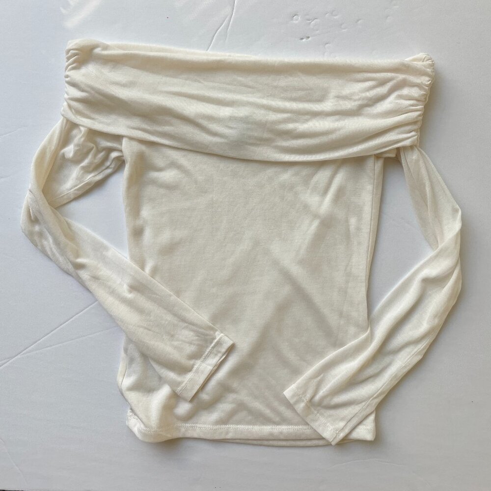 HM Cream Off the Shoulder tee
